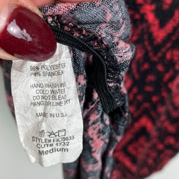 Y2K Whimsigoth Short Sleeve Top Red Black Geometric Black Lace Back Vampire sz M - Picture 9 of 9